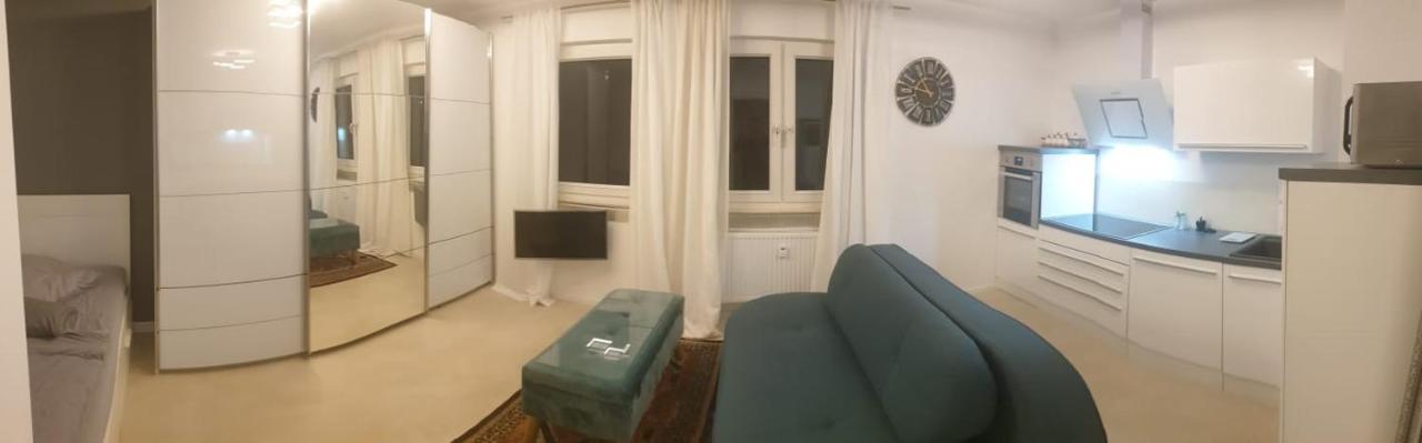 Apartment Mit Schoener, Moderner Einrichtung Кельн Екстер'єр фото